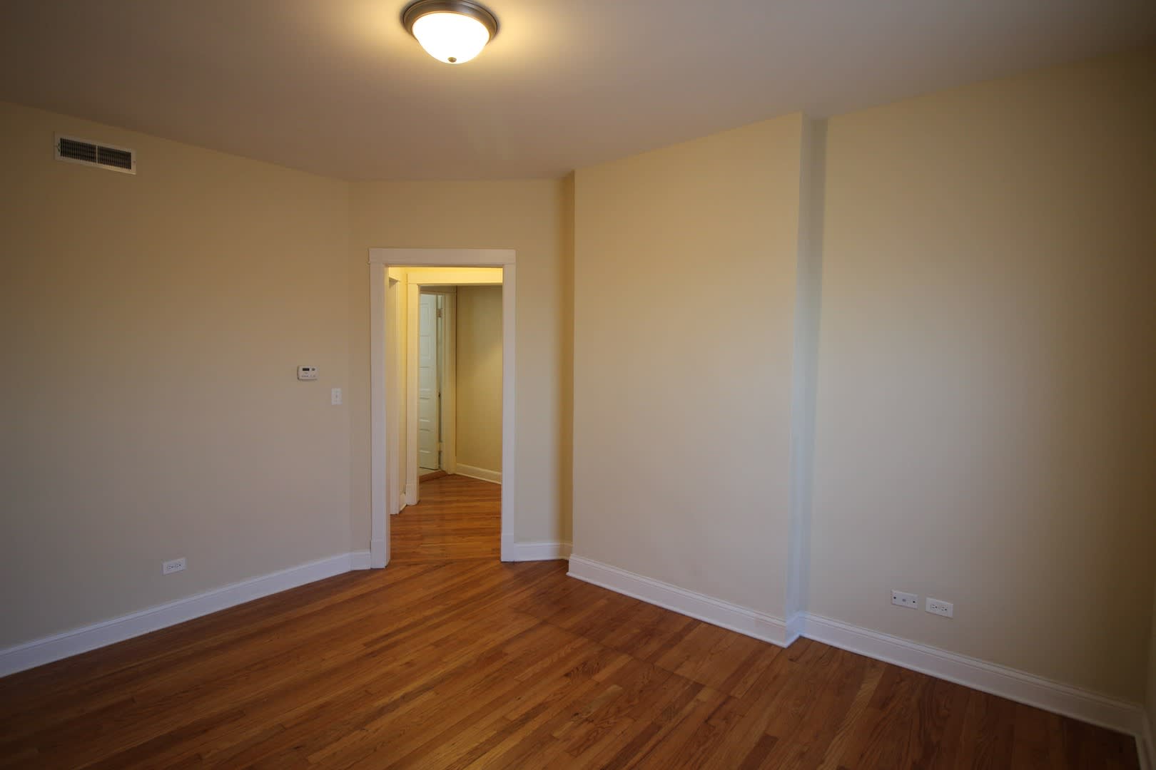 5032 N Western Ave – photo 3