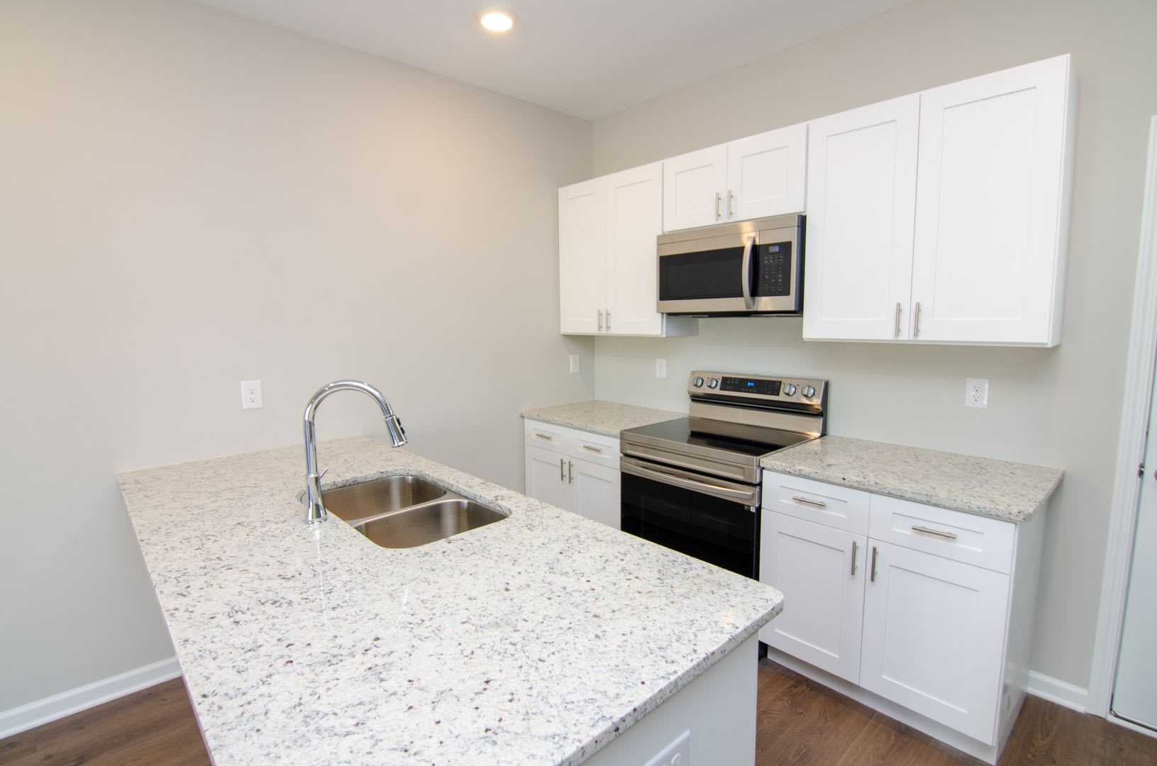 North Columbia Rental – photo 5