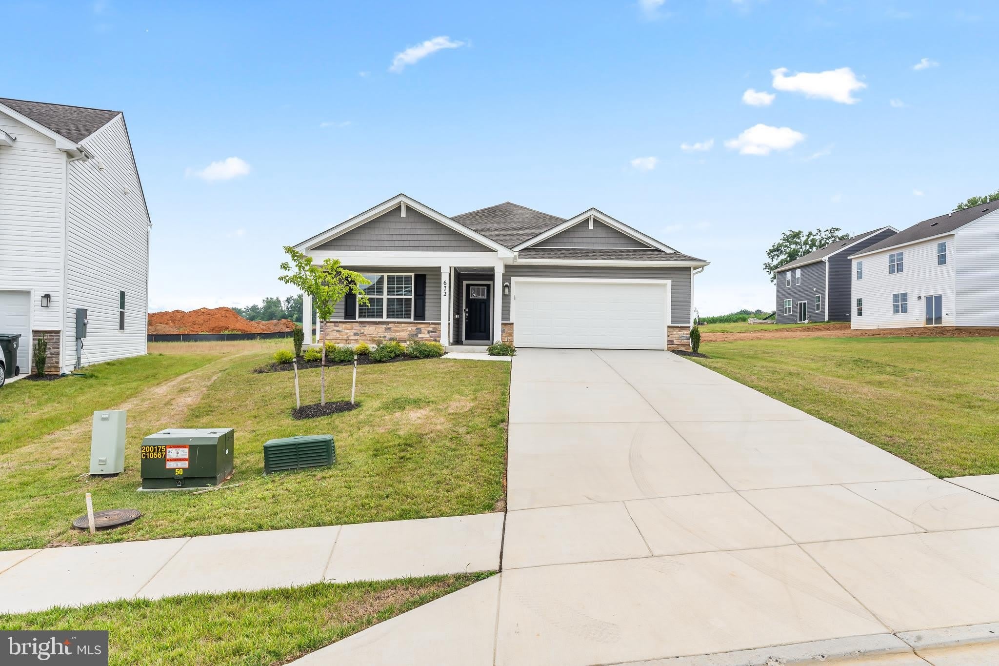 672 ARMSTRONG Avenue – photo 4
