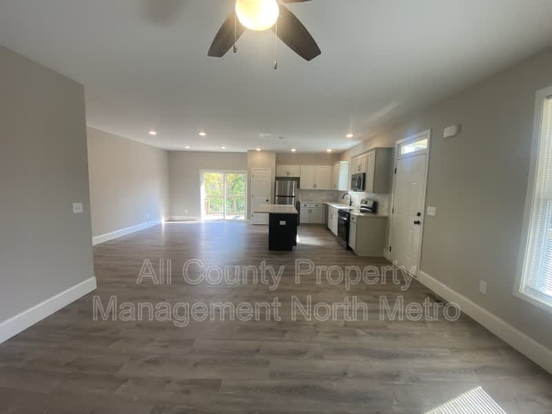 5390 Valley Drive – photo 5