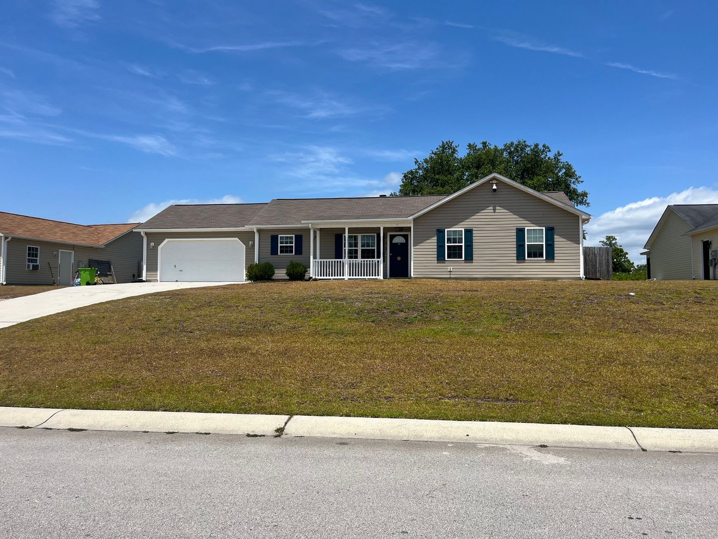 Great home avail in Hubert! Mini split AC in garage perfect for personal gym! – photo 1