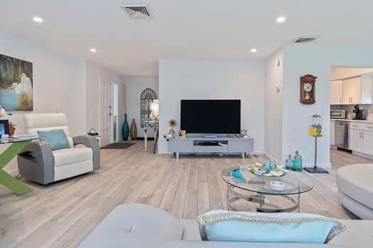 415 Pine Tree Court – photo 3