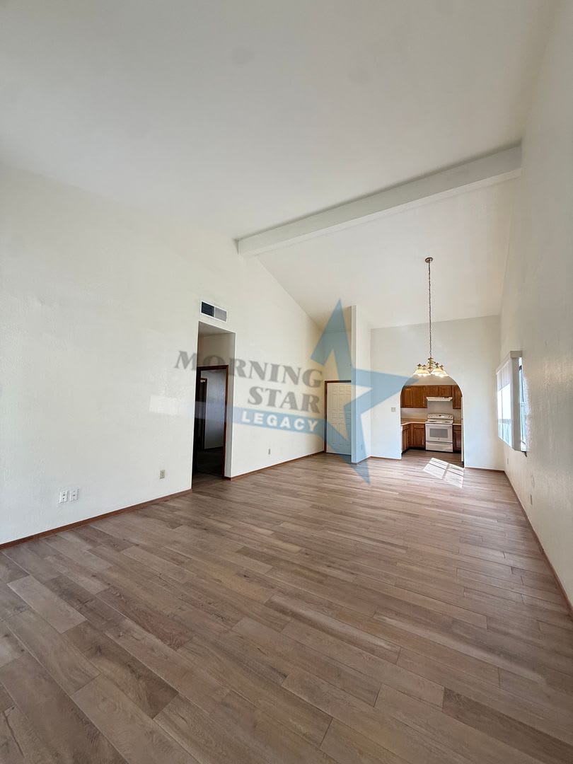 Charming 3 Bedroom Home Location Location Location – photo 4