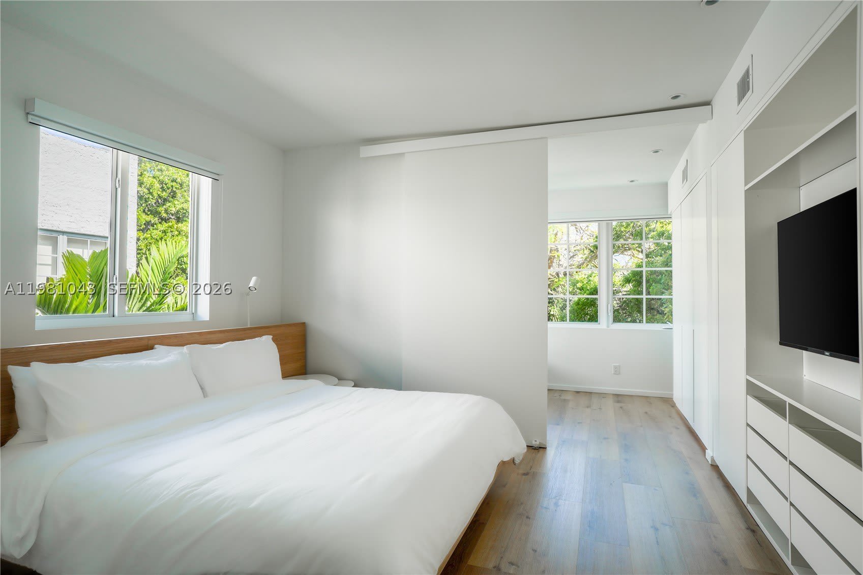 136 NE 46th St – photo 1