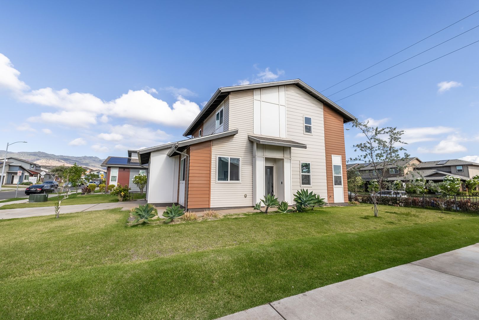 Stunning 3 Bedroom And 2 5 Bathroom Home In The Heart Of Liko At Ho Opili Prime Ewa Beach Location – photo 2
