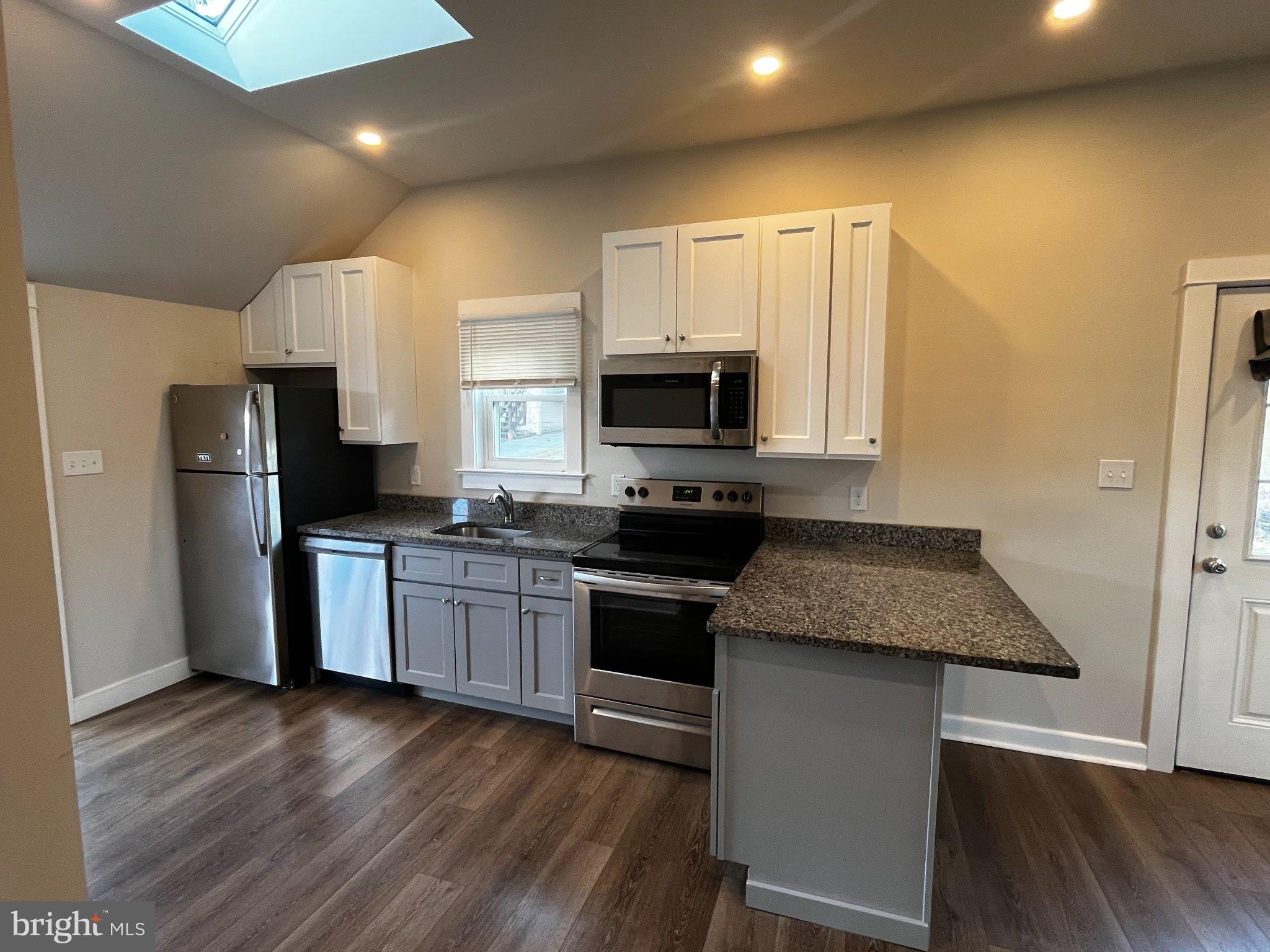 3718 NORWOOD Avenue – photo 2