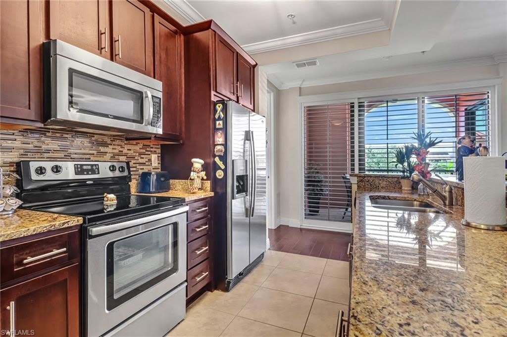 23161 Fashion Dr – photo 3
