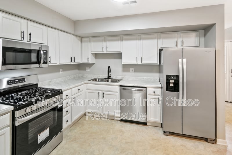 1320 East Arnold Street – photo 2