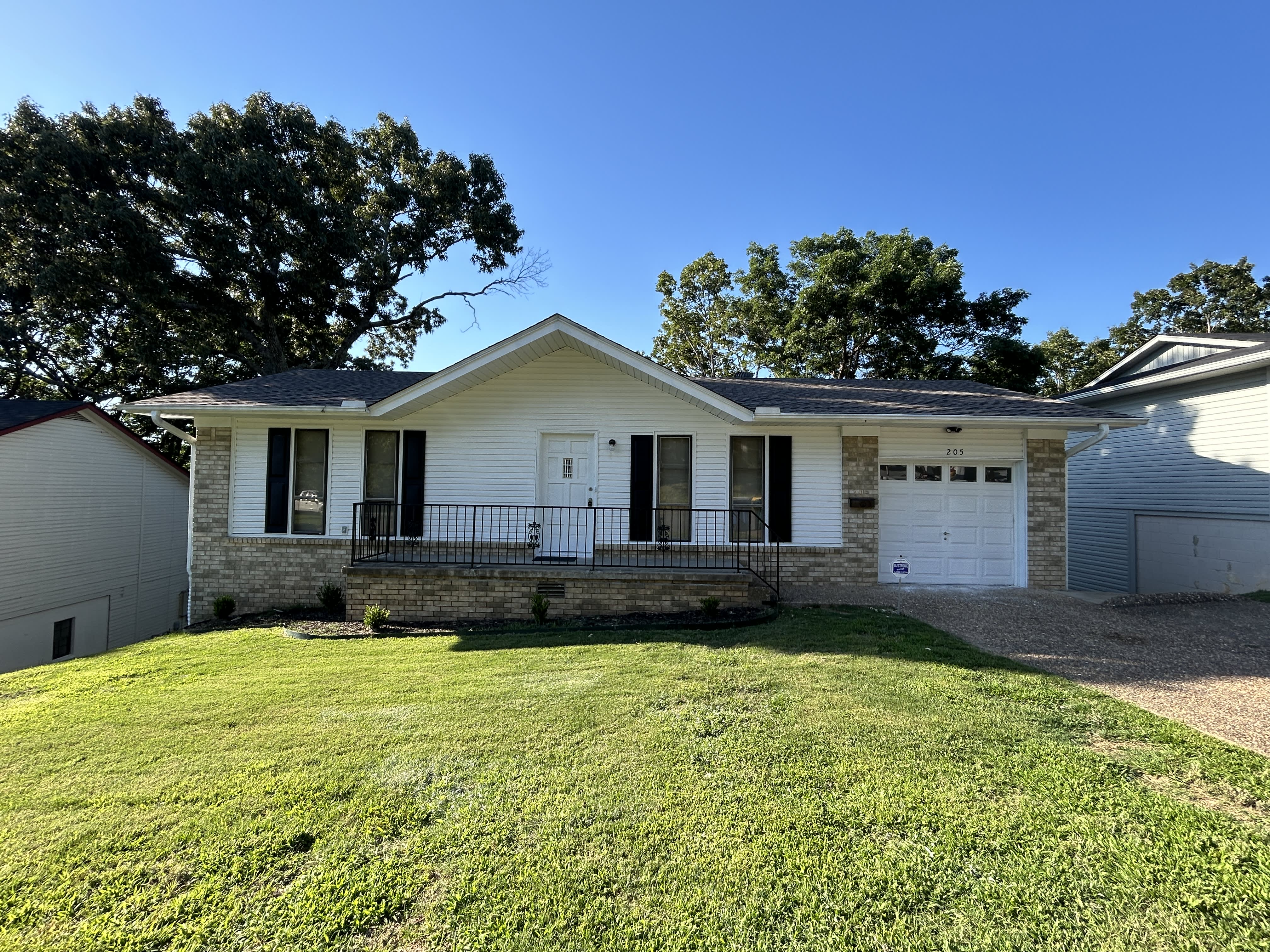 205 Timberline Dr – photo 1