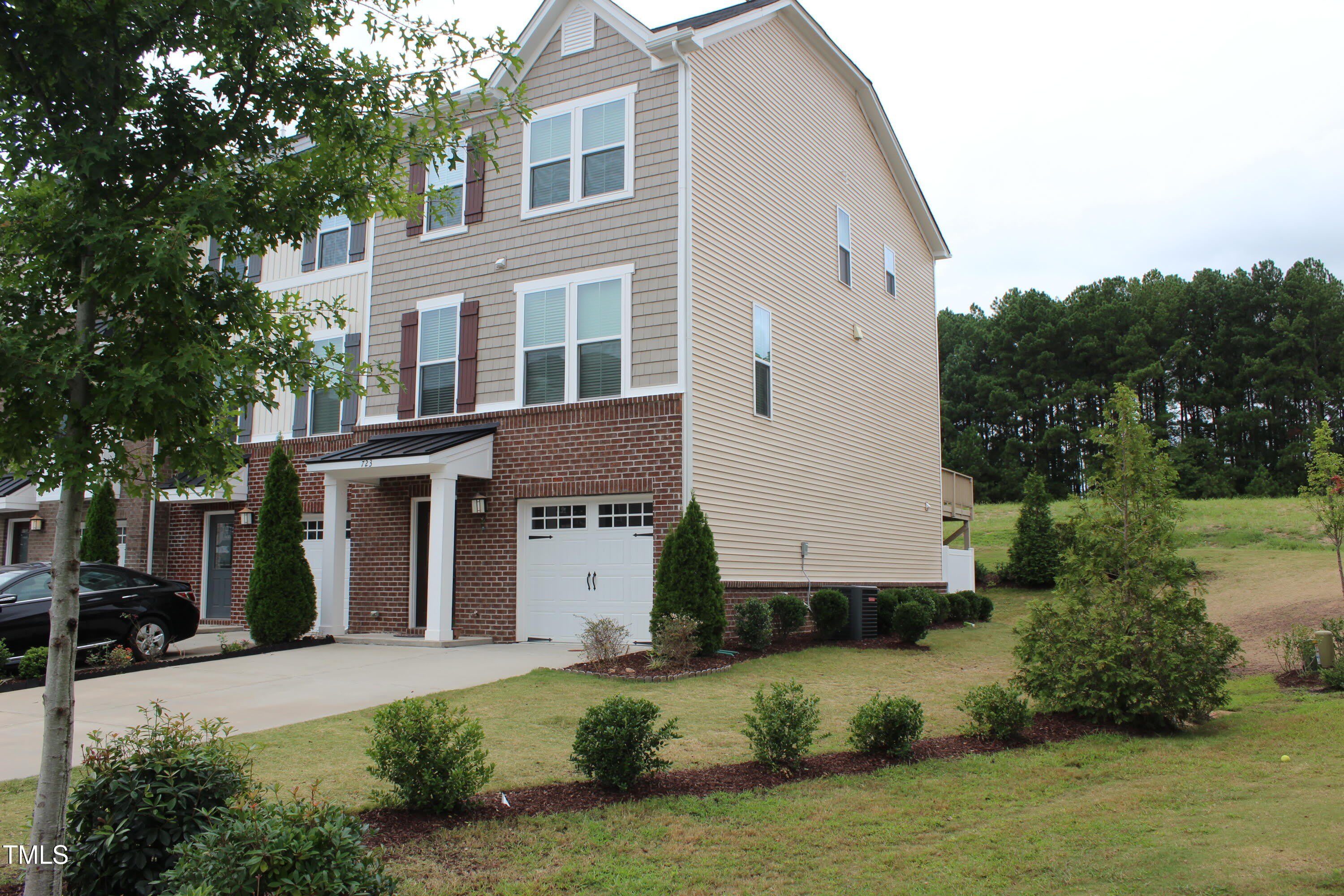 723 Suffield Way – photo 2
