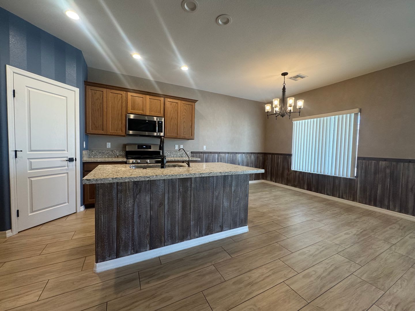 3-Bedroom Home with 50' RV Garage in Fort Mohave – photo 5