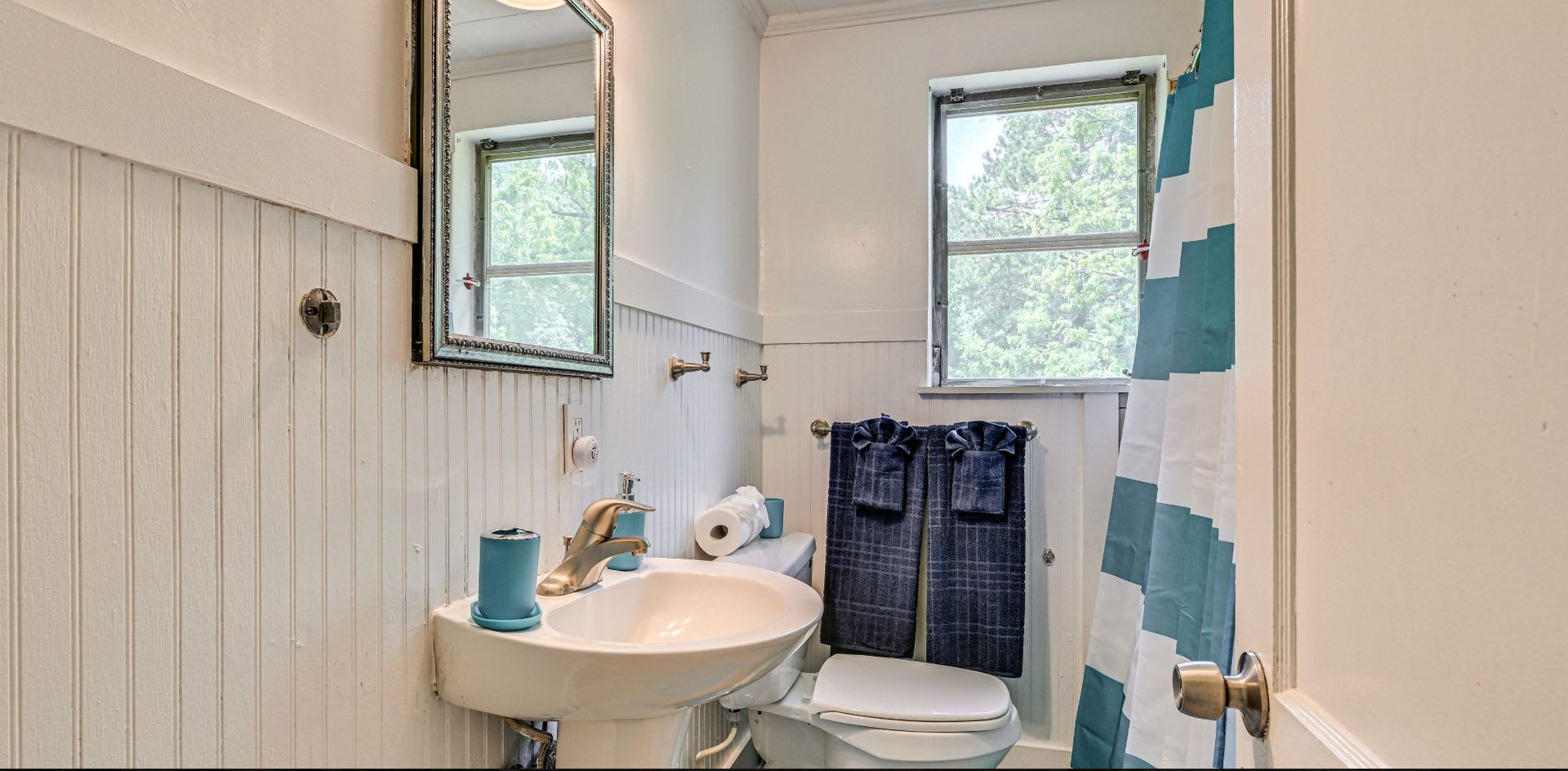 Room in 4 Bedroom Home at Austin Dr – photo 2