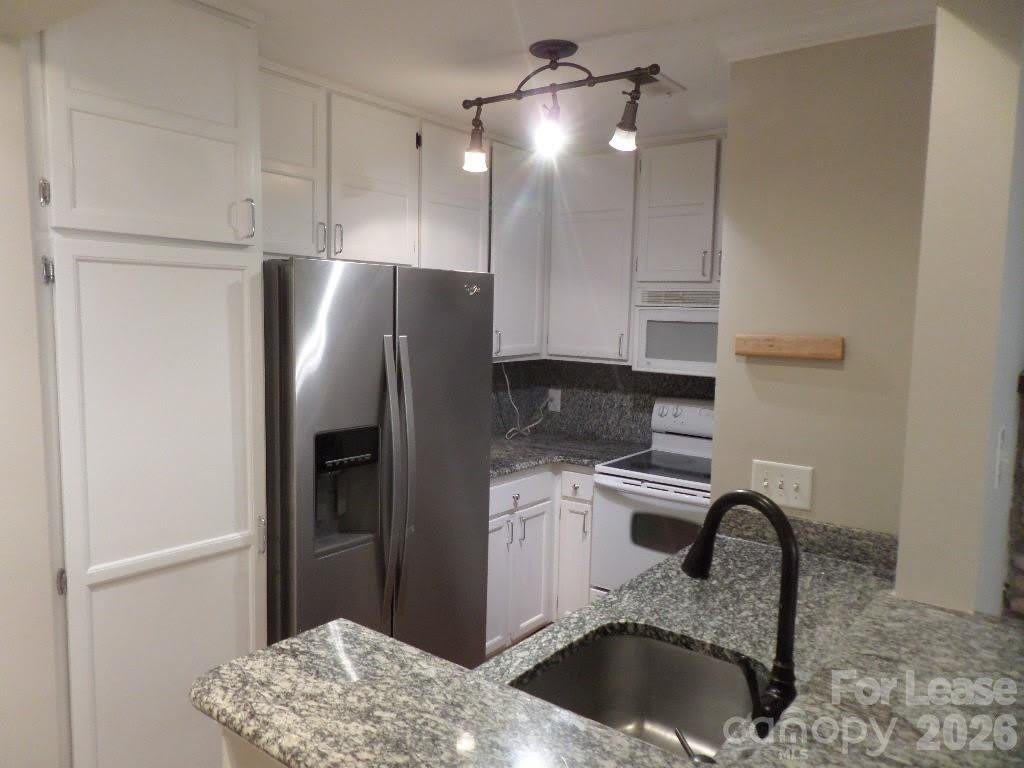1109 E Morehead Street – photo 2