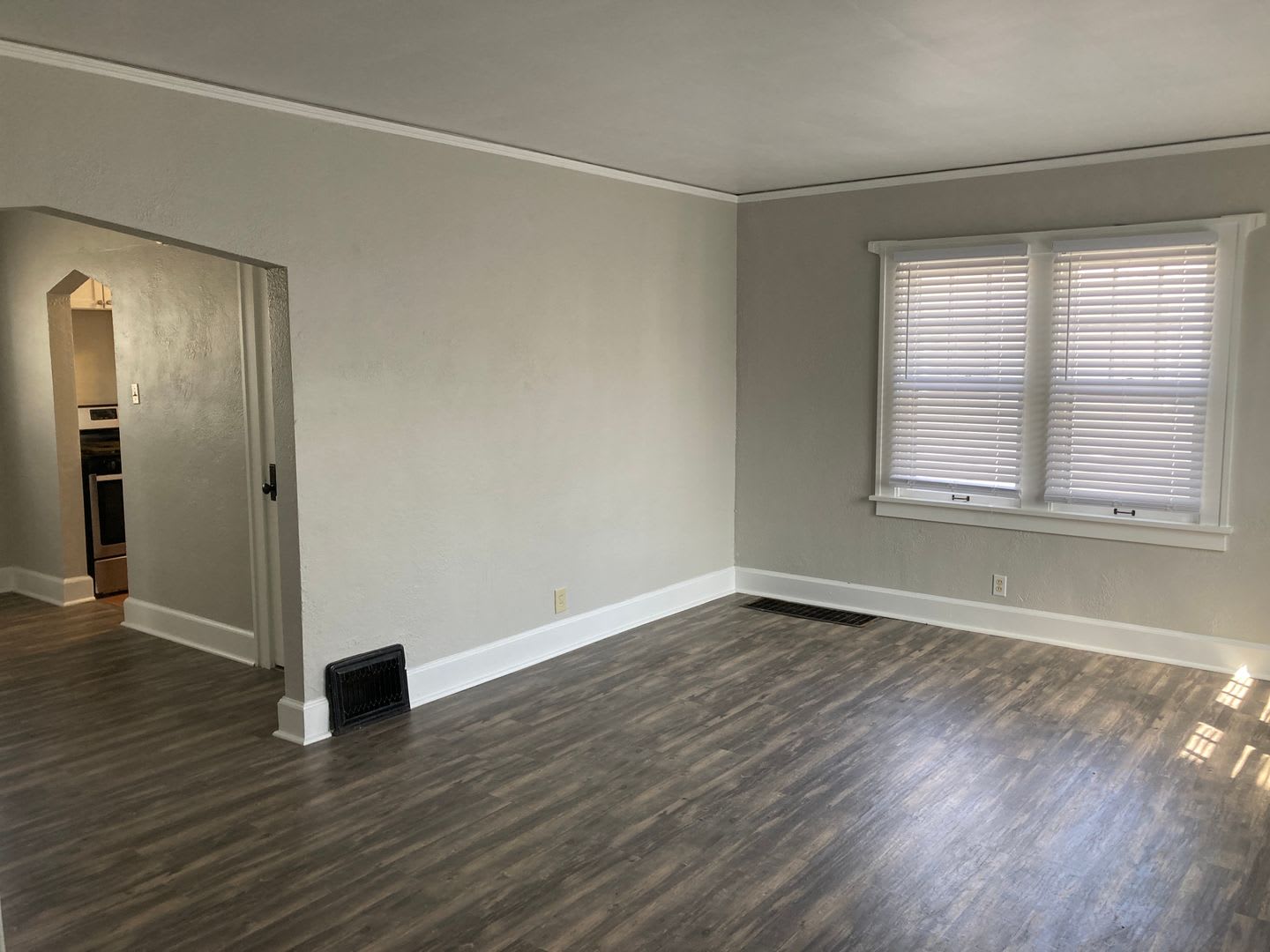 3 Bedroom One Bath home at 68th St in Urbandale – photo 2