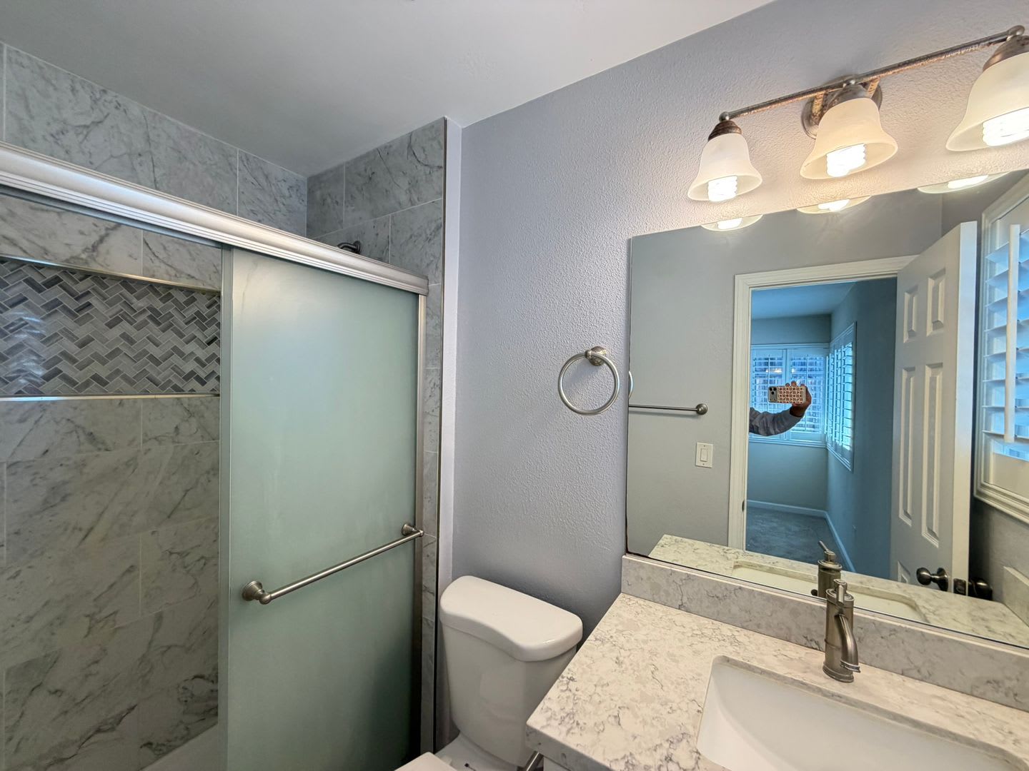 Spacious 3-Bedroom Home in Bay Terraces – photo 5