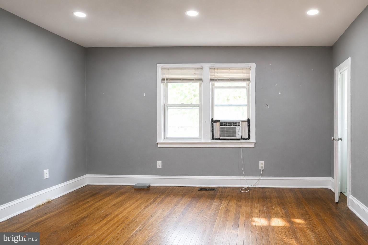 1329 ORREN NE – photo 5