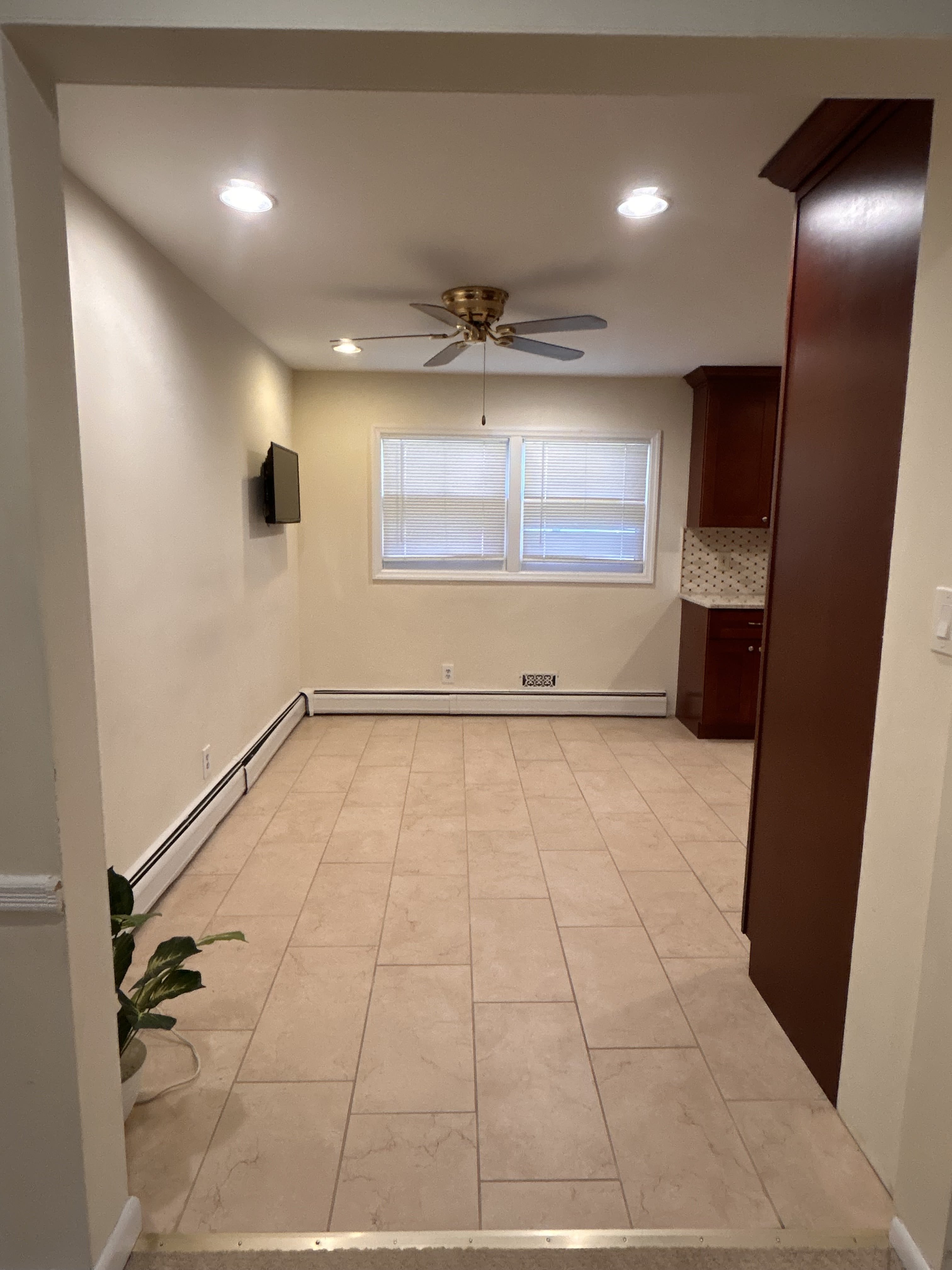 879 Grove Avenue – photo 4