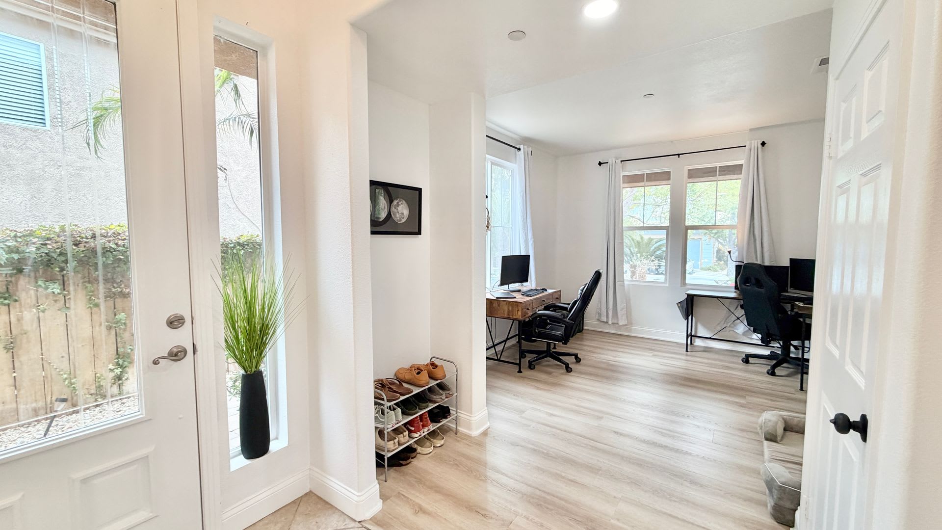 Beautiful Home in the Wonderful, Private, & Gated Poets Square HOA Community of Fallbrook! – photo 3