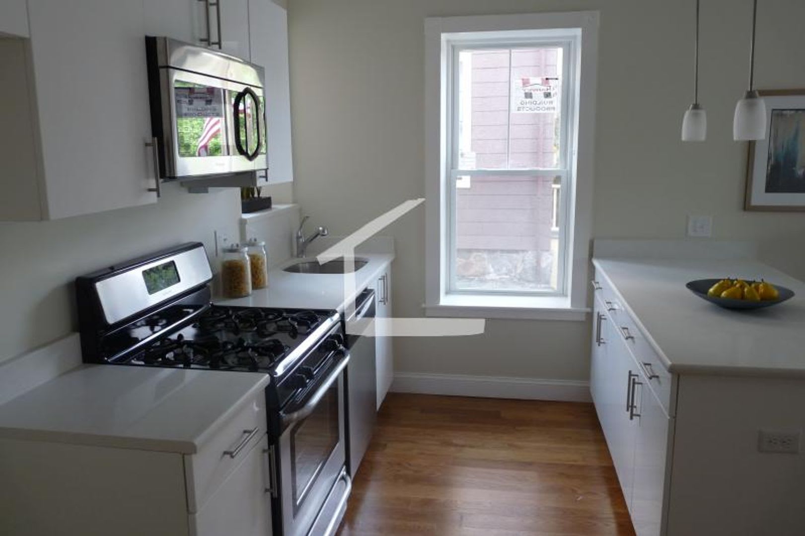 Nice 3 bed in Brookline – photo 1