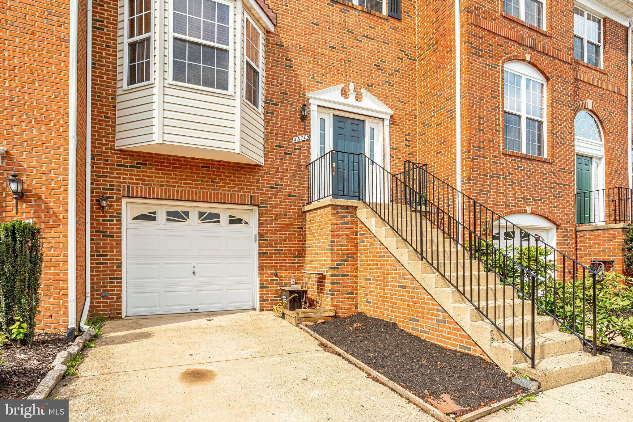 43709 CLEMENS Terrace – photo 3