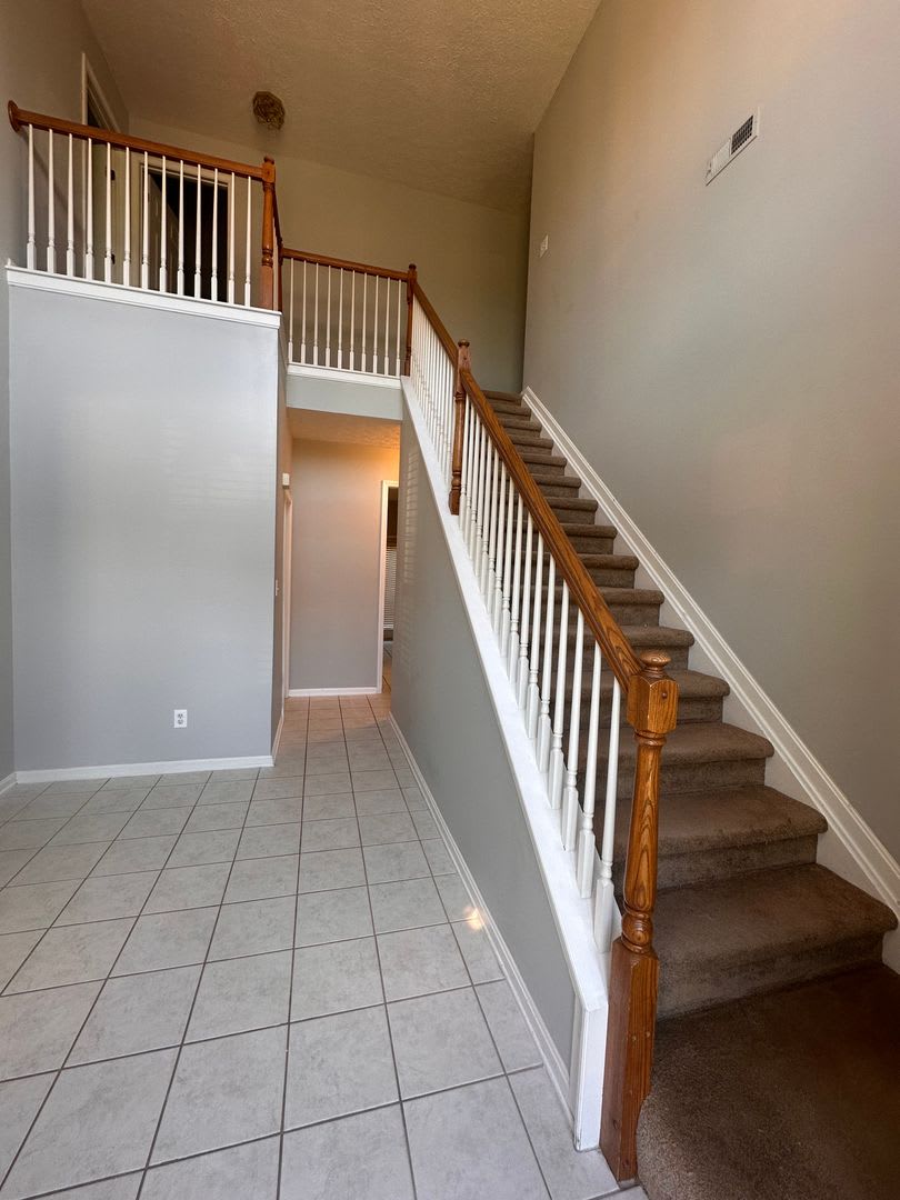 Spacious 4-Bedroom Home in Prospect – Lawn Care Included! – photo 2