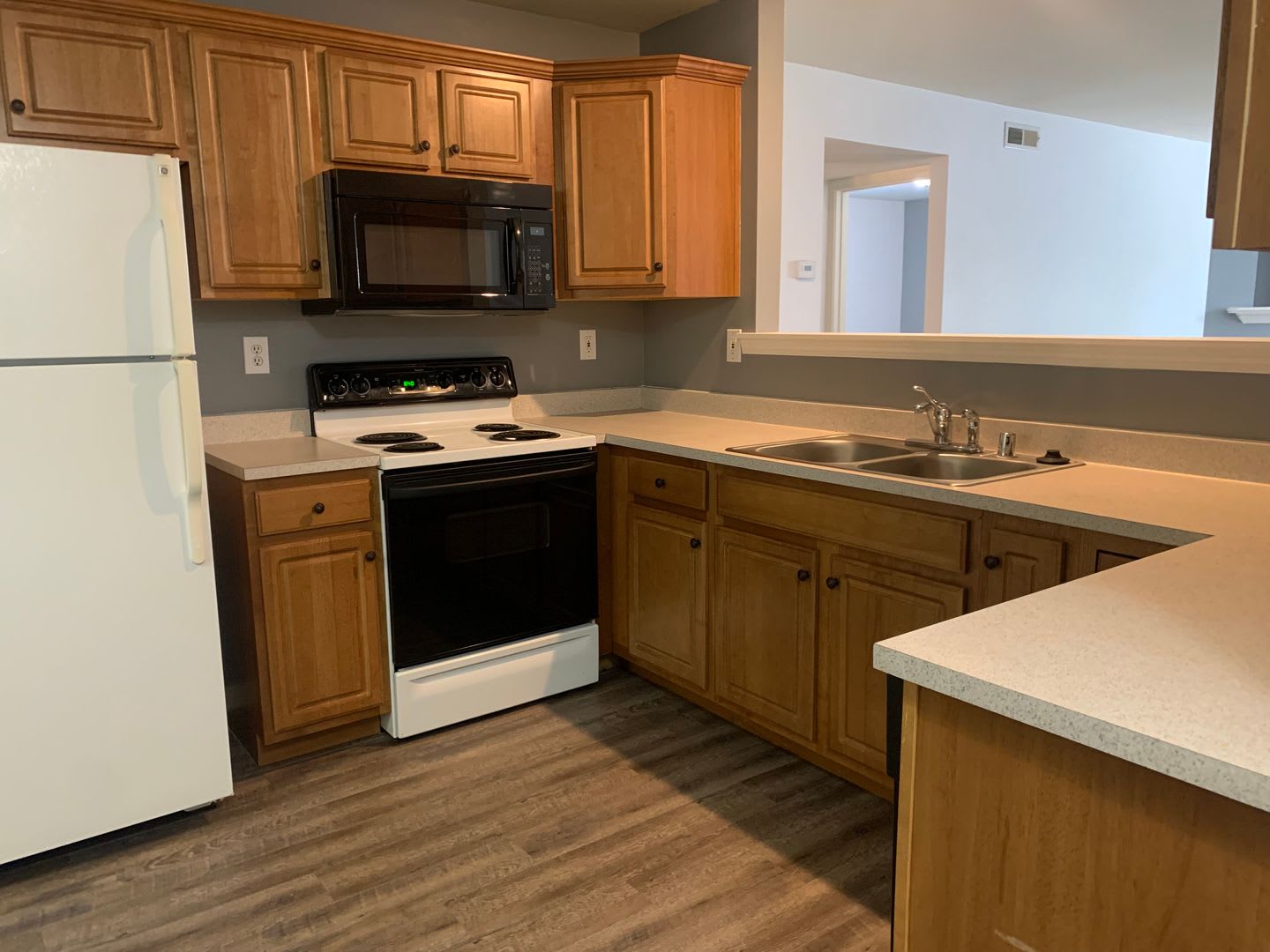 Germantown 2 bedroom, 1 1/2 bath in Brent Park Condos with washer/dryer – photo 3