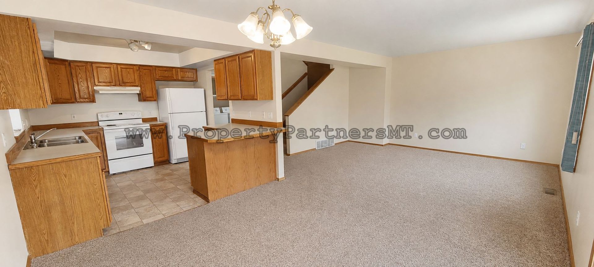 Spacious 3 Bed/2.5 Bath Duplex with Garage! – photo 4