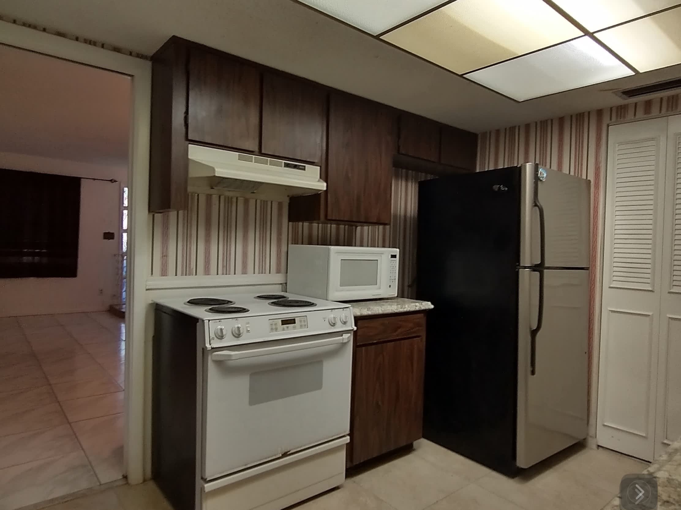137 White St – photo 5
