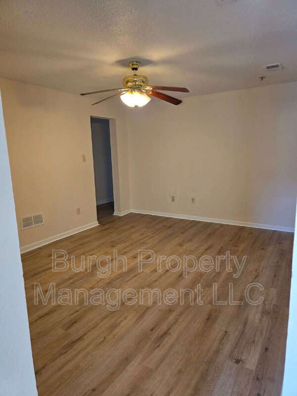 116 W 8th Ave – photo 5
