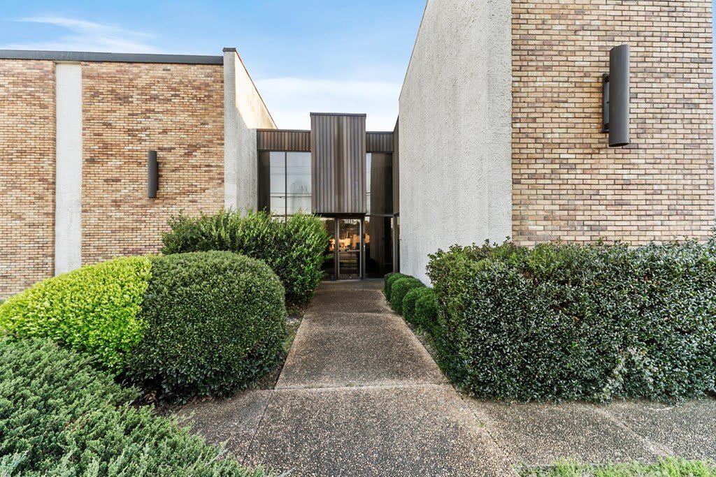 2221 Ross Clark Circle – photo 4