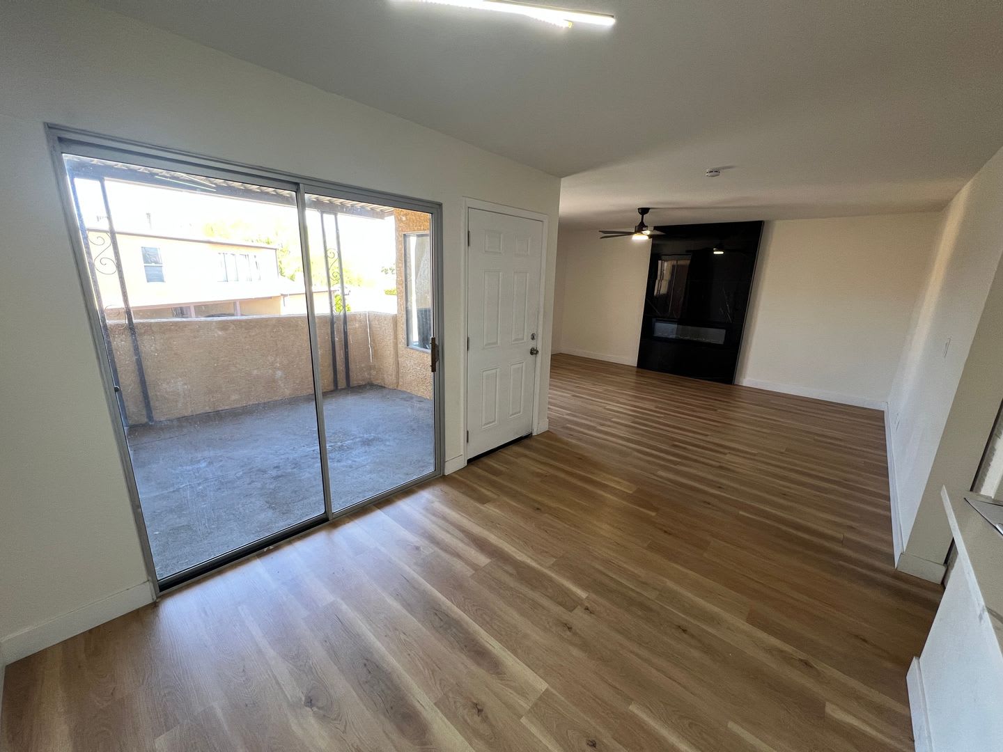 Beautifully Renovated 2 Bedroom Condo Near UNLV with Community Pool – photo 4