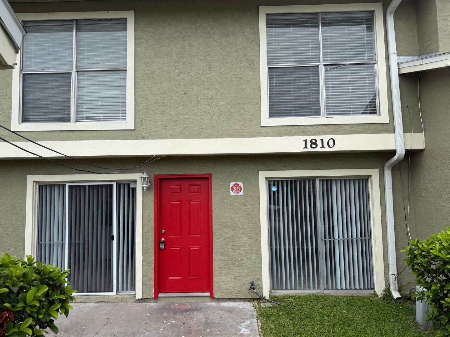 Spacious 2 Bedroom Orlando Condo with Water Included – Available Now! – photo 2
