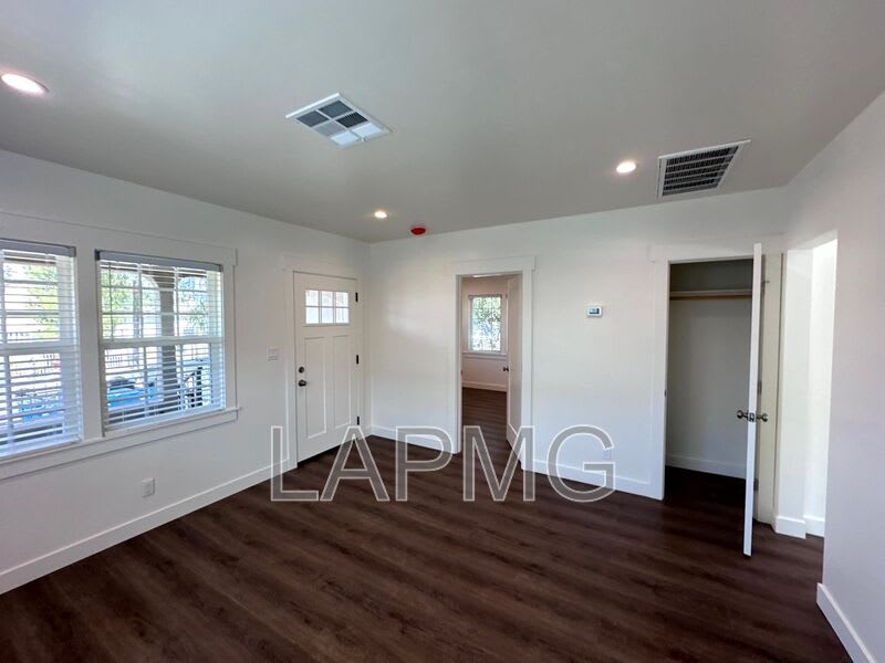 1460 Ricardo St. – photo 4