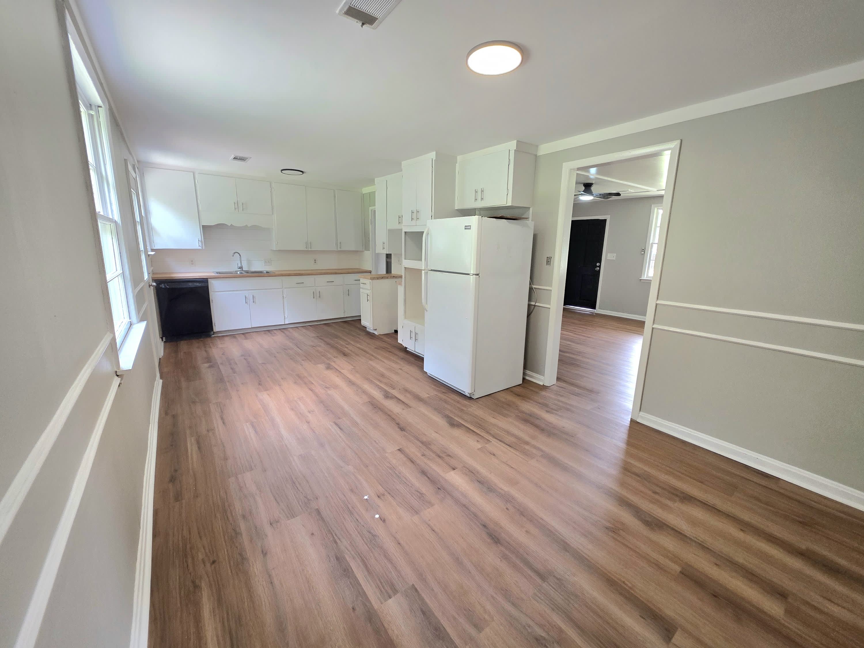 979 Newton Street – photo 4