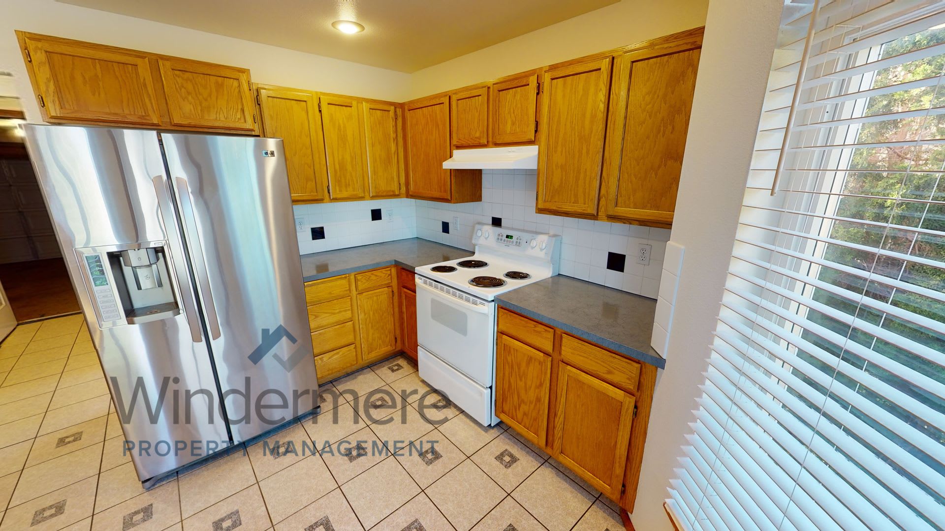743 Roosevelt *Fenced backyard, covered patio* – photo 4
