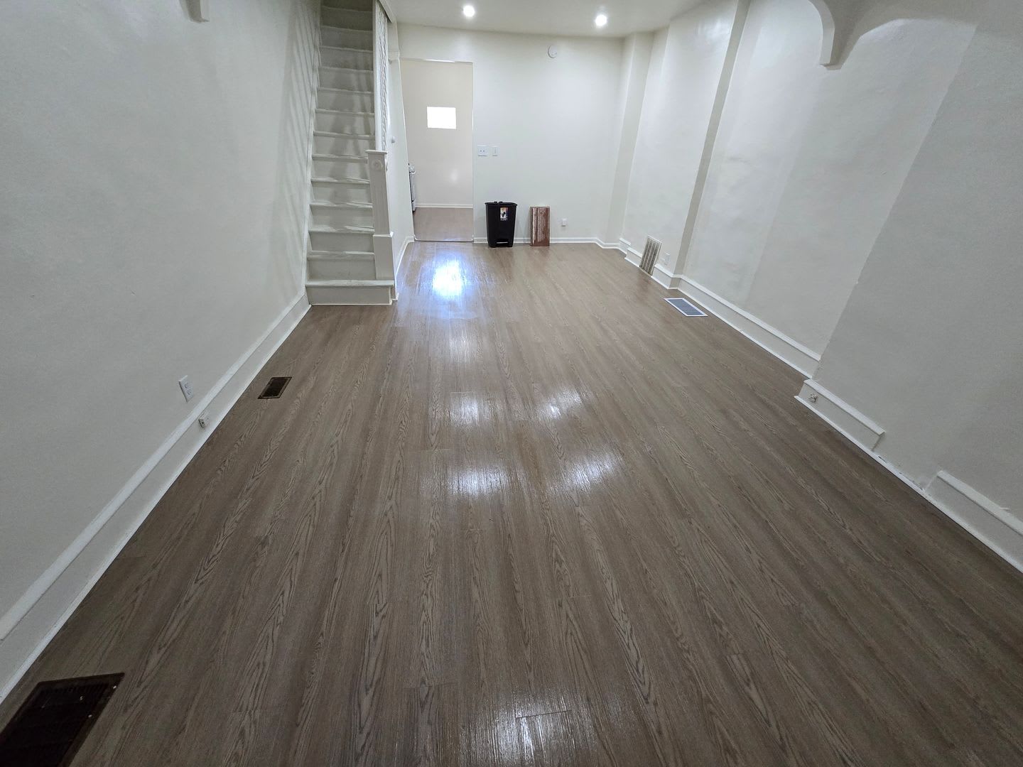 Newly rehabbed 3 bedroom – photo 3