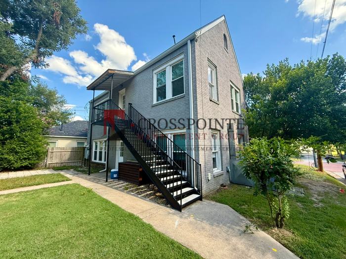 831 West Houston Street – photo 3
