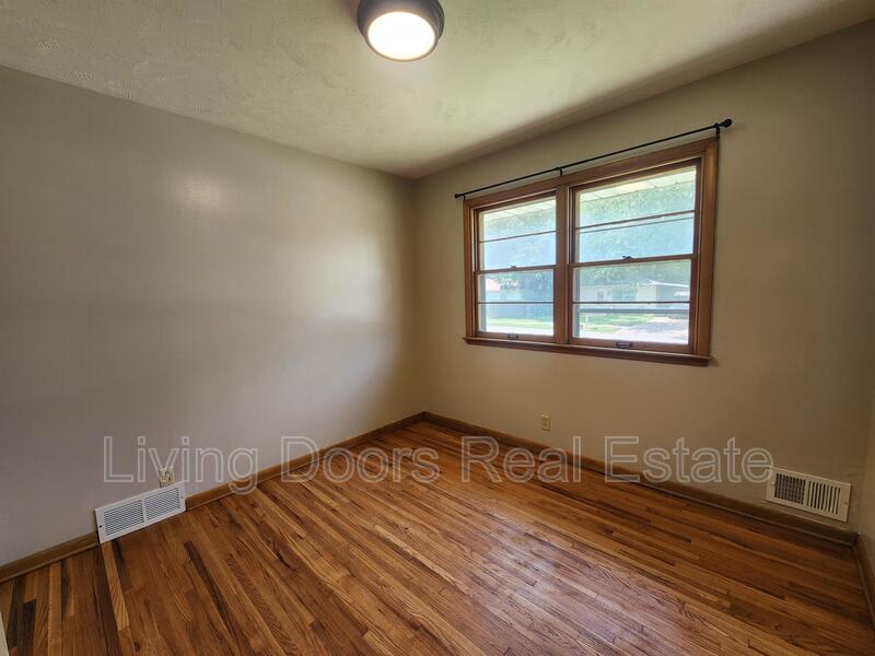 3910 N 12 St – photo 3