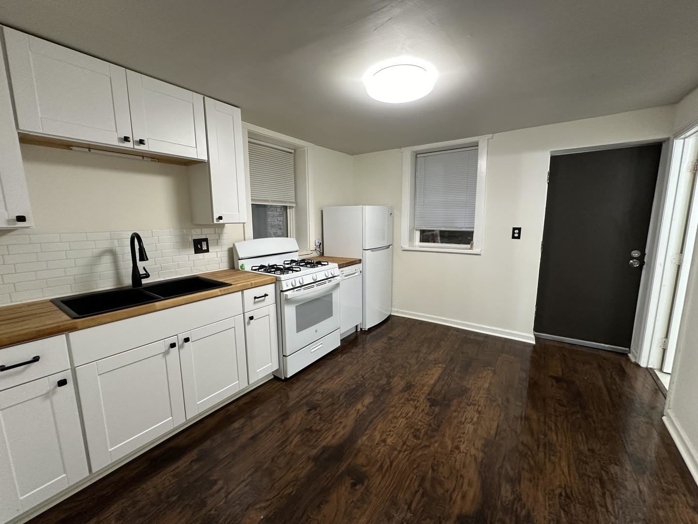 1831 W Melrose Street – photo 4