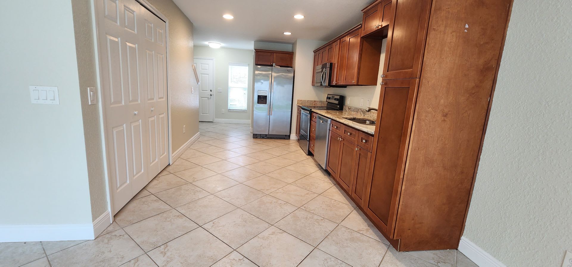 Special One Month Fee Immediate Move In Gorgeous 2 Bedroom 2 5 – photo 3
