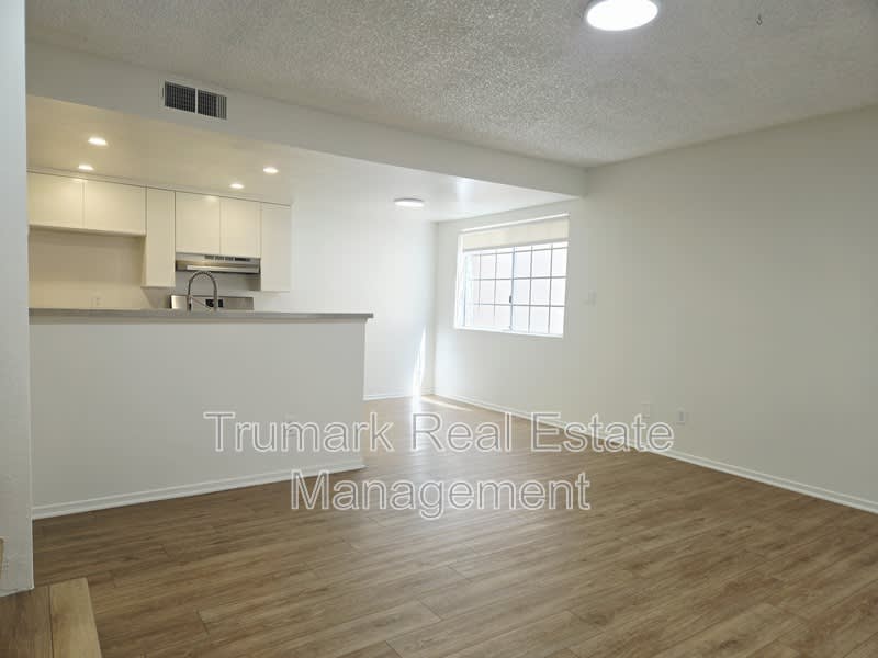1122 E Elk Ave. – photo 1