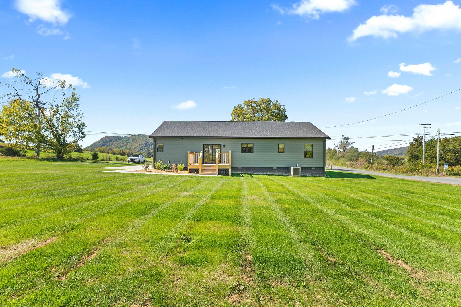 Modern Mountain Living Minutes from the Watauga River! – photo 5