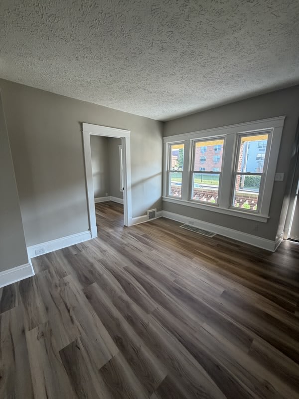 911 Royal Road Downstairs – photo 3