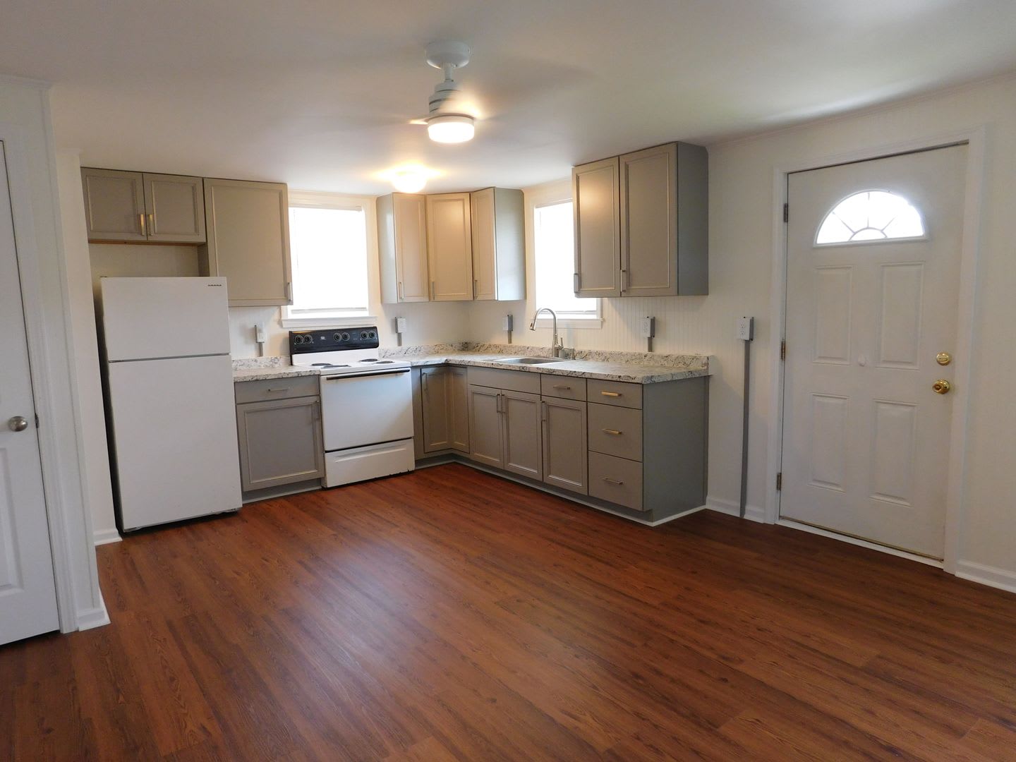 2208 1/2 Spencer Avenue – photo 3