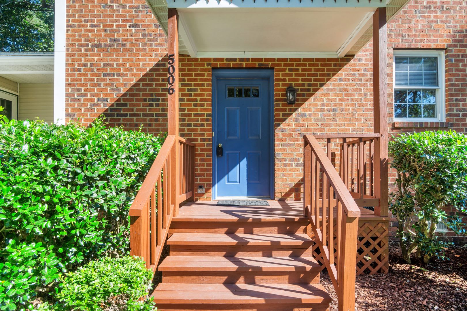 Freshly Updated 3 Bedroom Townhome in Williamsburg! – photo 4