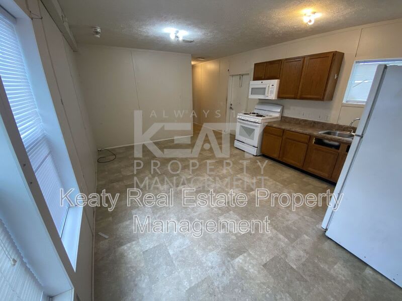 926 S Railroad Avenue – photo 2