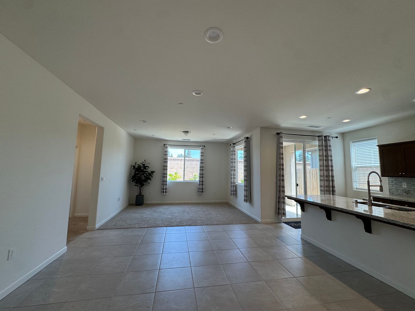 1267 Las Rosas Avenue – photo 2