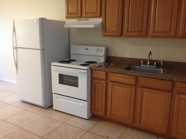 913 Brack St Cute Studio In 1 2 Duplex – photo 2