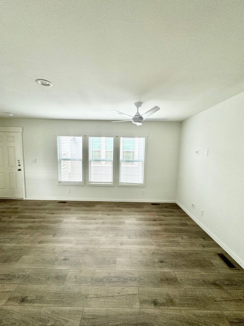 Ready To Move In 2 Bed 1 Bath Home – photo 4