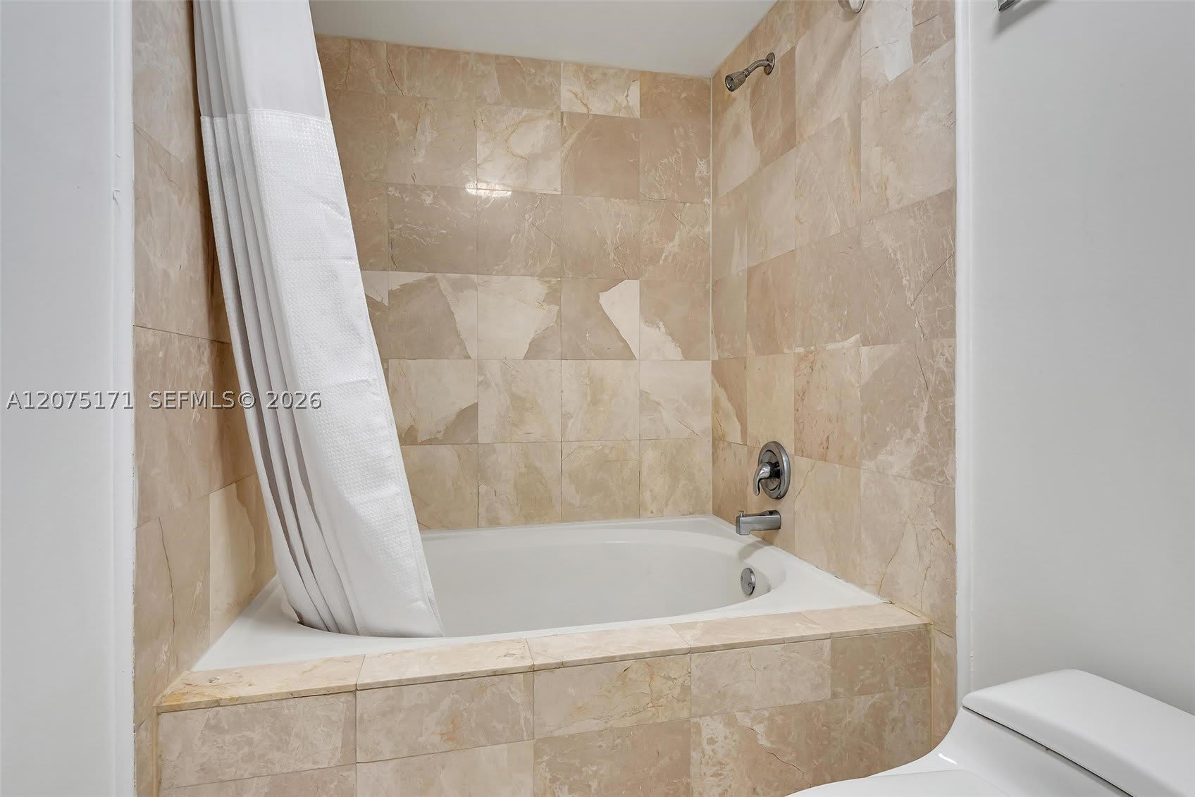 2560 S Tigertail Ave – photo 5